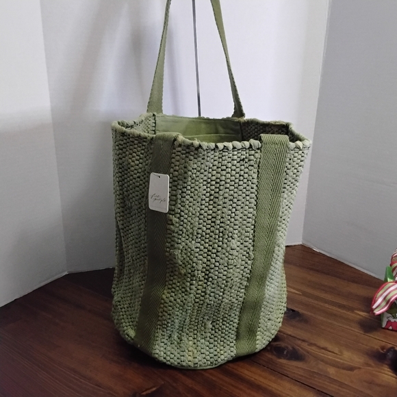 Free People NWT Bucket quilted hobo bag.  Beautiful Green color. - Picture 7 of 9